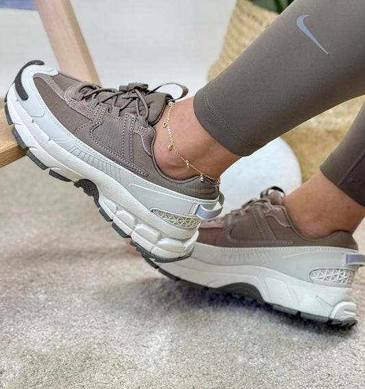 NIKE ZOOM VOMERO ROAM